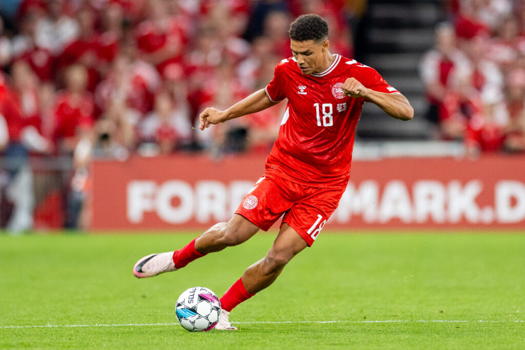 Alexander Bah rygtes væk fra Benfica – Premier League-interesse Alexander Bah rygtes væk fra Benfica – Premier League-interesse