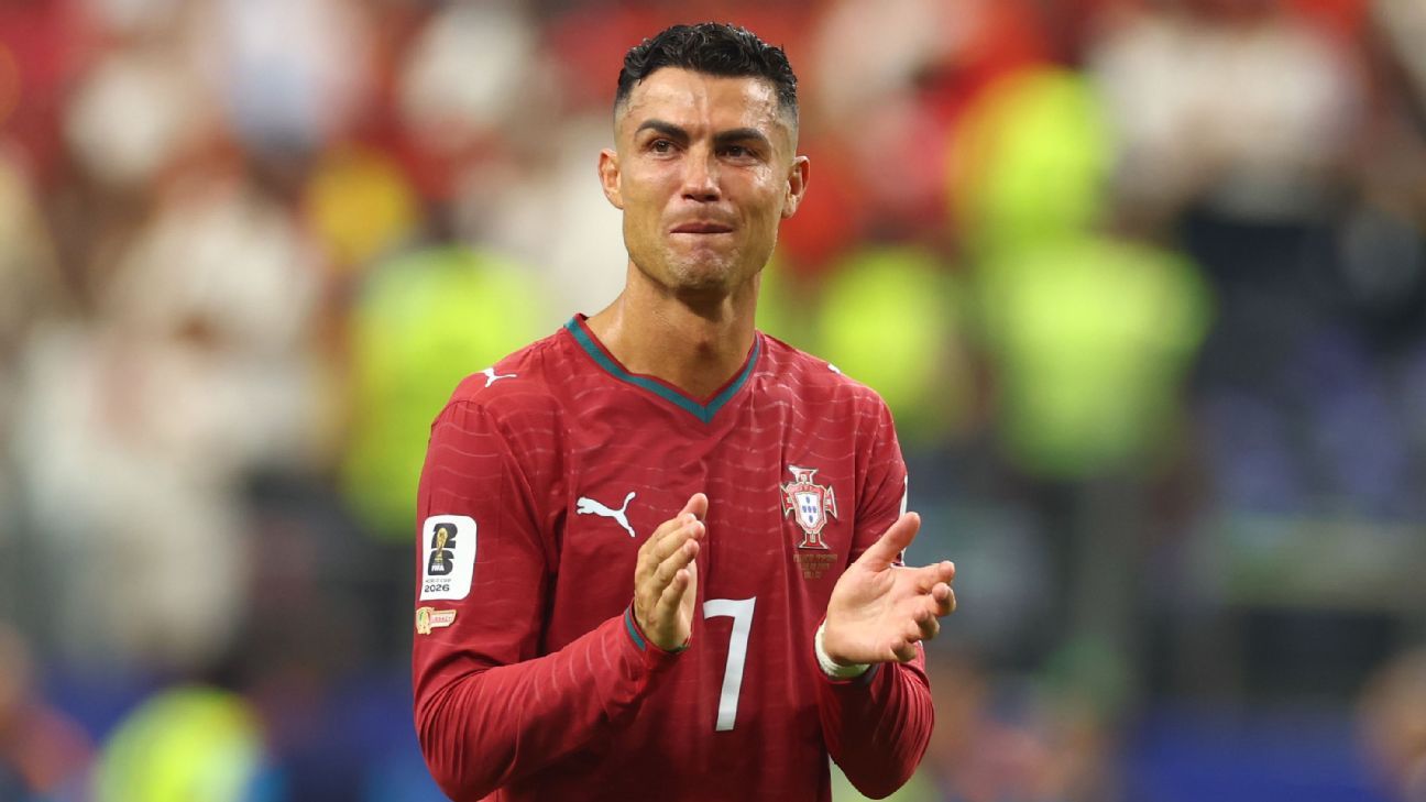 Ronaldo bryder sammen efter Portugals VM-exit mod Spanien Ronaldo bryder sammen efter Portugals VM-exit mod Spanien
