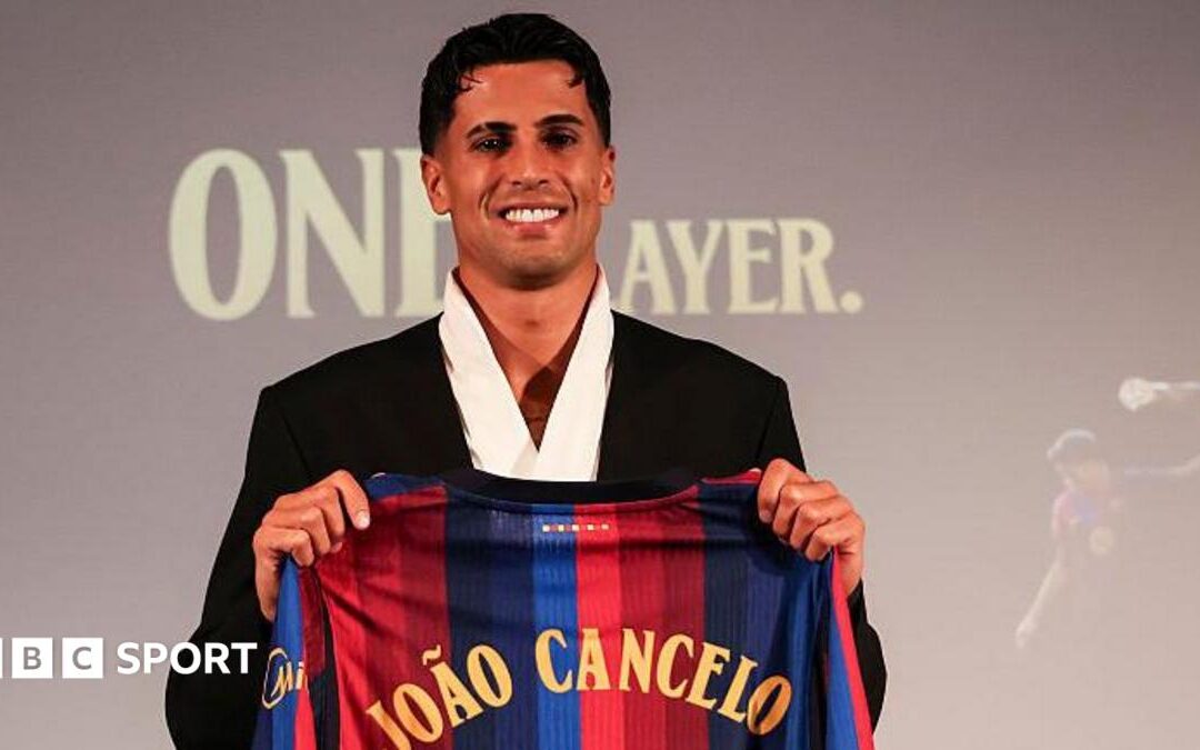 Cancelo fuldender drømmeskifte til Barcelona efter Al-Hilal-exit