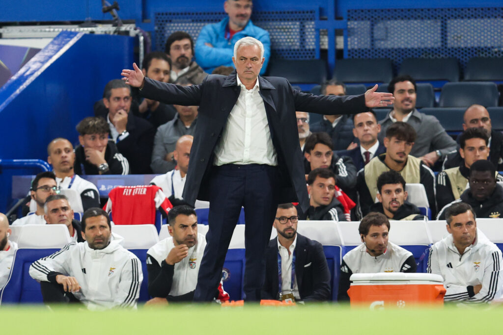 Medie: Mourinho overrasker efter Bernabéus pibekoncert – nægter at kritisere fansene
