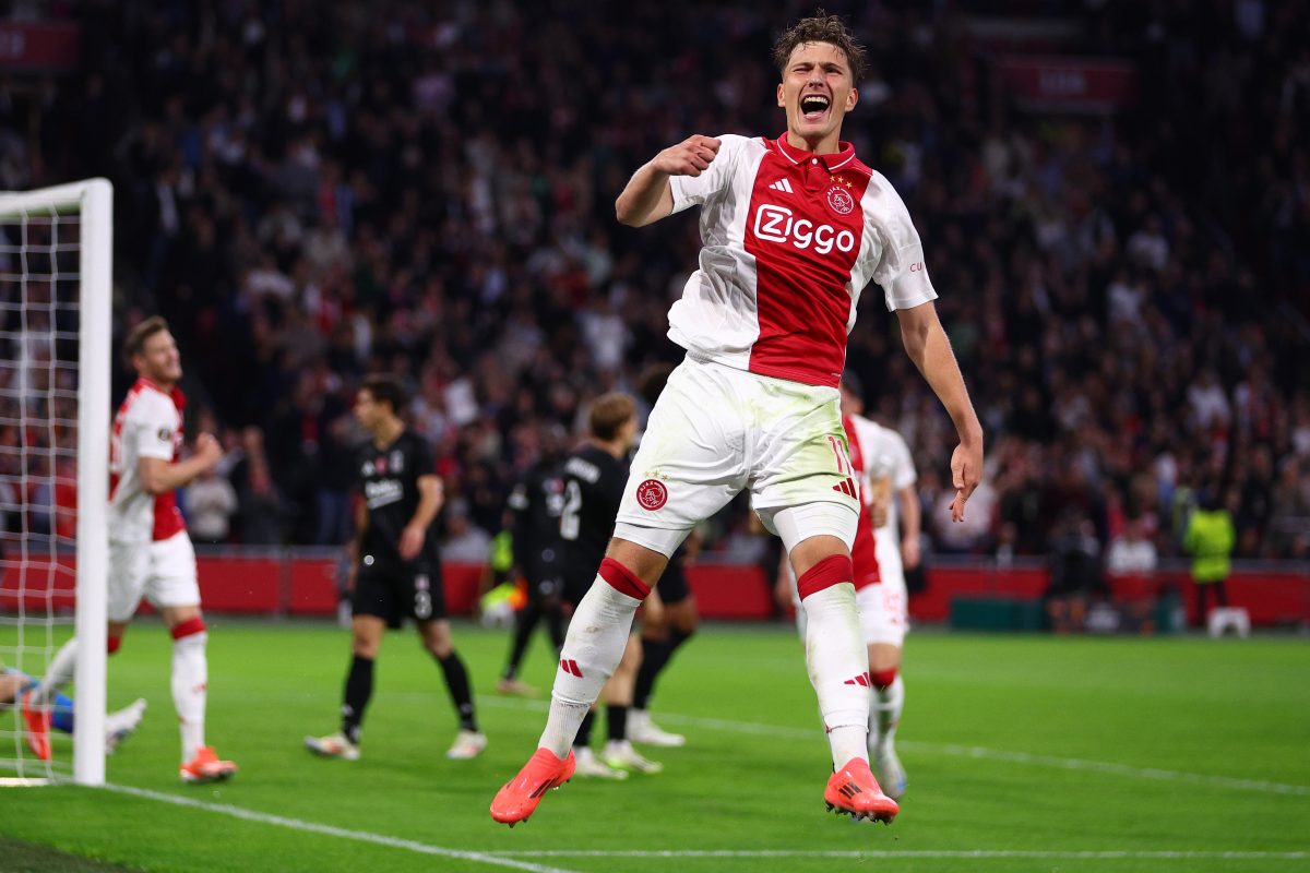 PSG går frem i forhandlingerne med Ajax om at hente Mika Godts