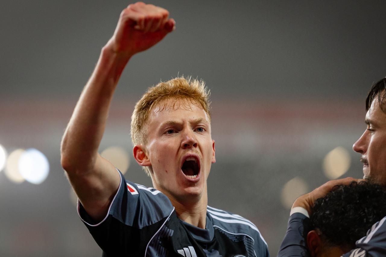 Eintracht Frankfurt får 165 mio. kr. fra Fulham, da Larsson-skifte gøres