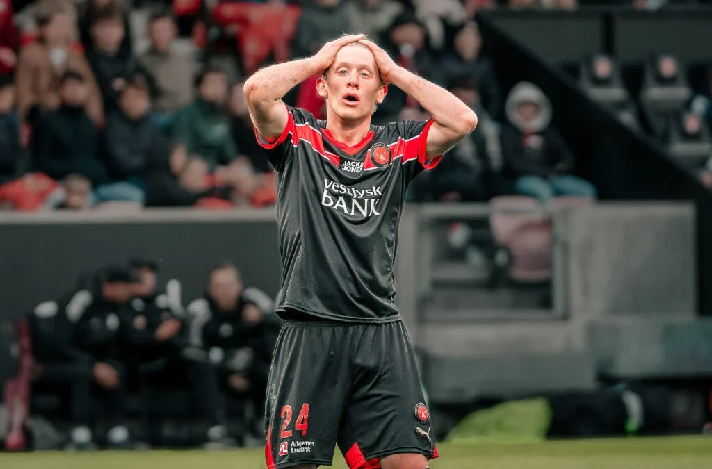 Medie: Total uenighed bag kulissen: Oliver Sørensen hentet efter gigantisk million-kollaps