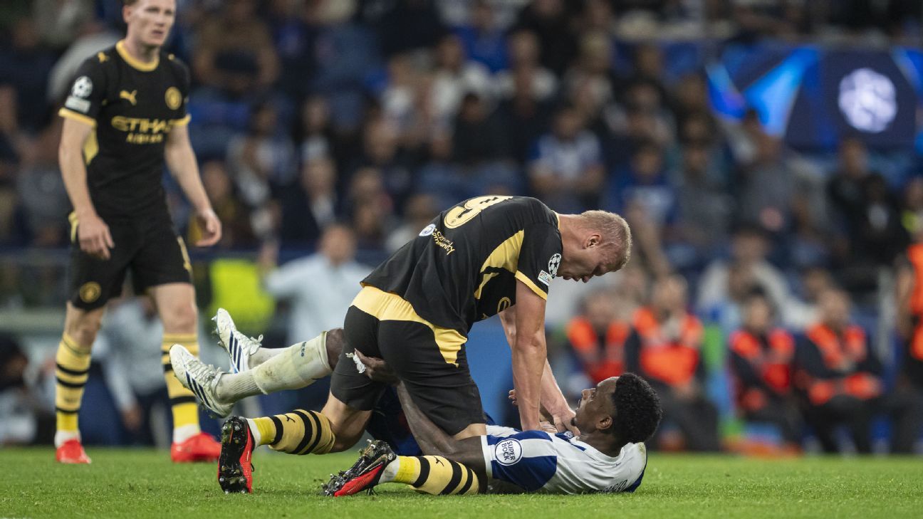 Haaland hævder Porto-spiller greb ham bagi