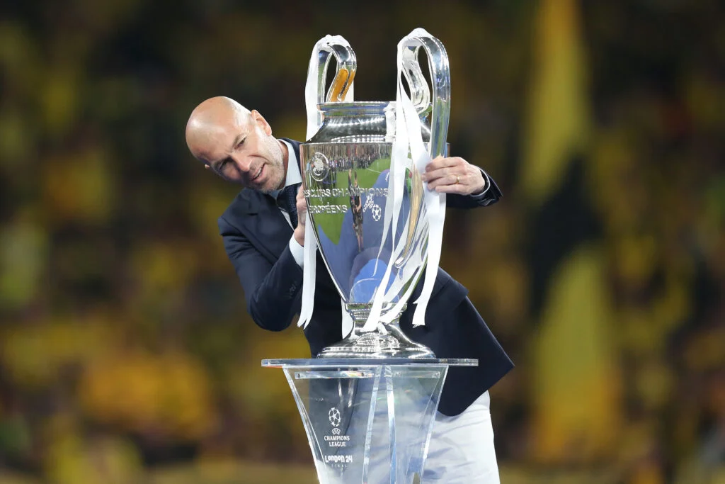 Zidane hylder Ronaldo for afgørende rolle i Real Madrid Zidane hylder Ronaldo for afgørende rolle i Real Madrid