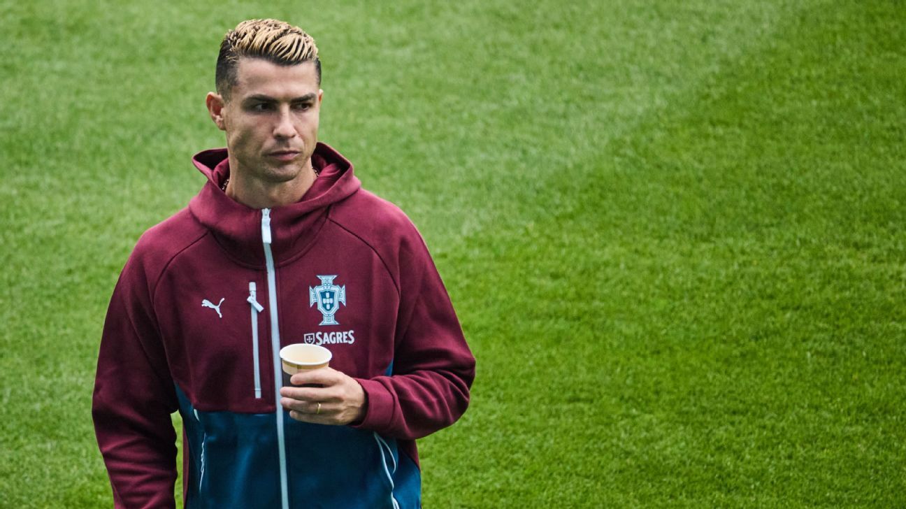 Cristiano Ronaldo forlader Portugals landsholdslejr efter udmelding om bænkning