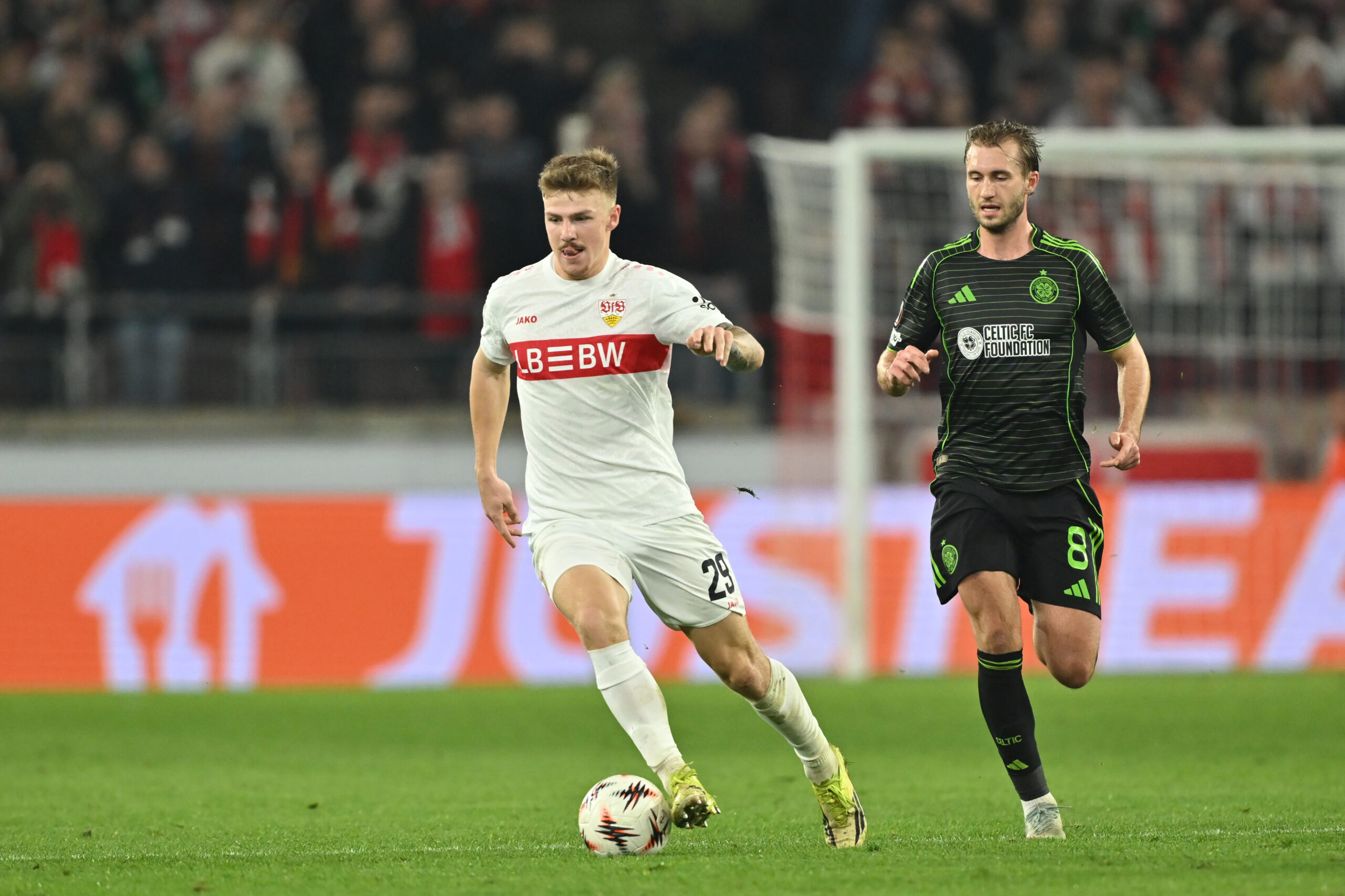 Inter melder sig ind i kampen med Barcelona og Premier League-giganter om Stuttgart-talent